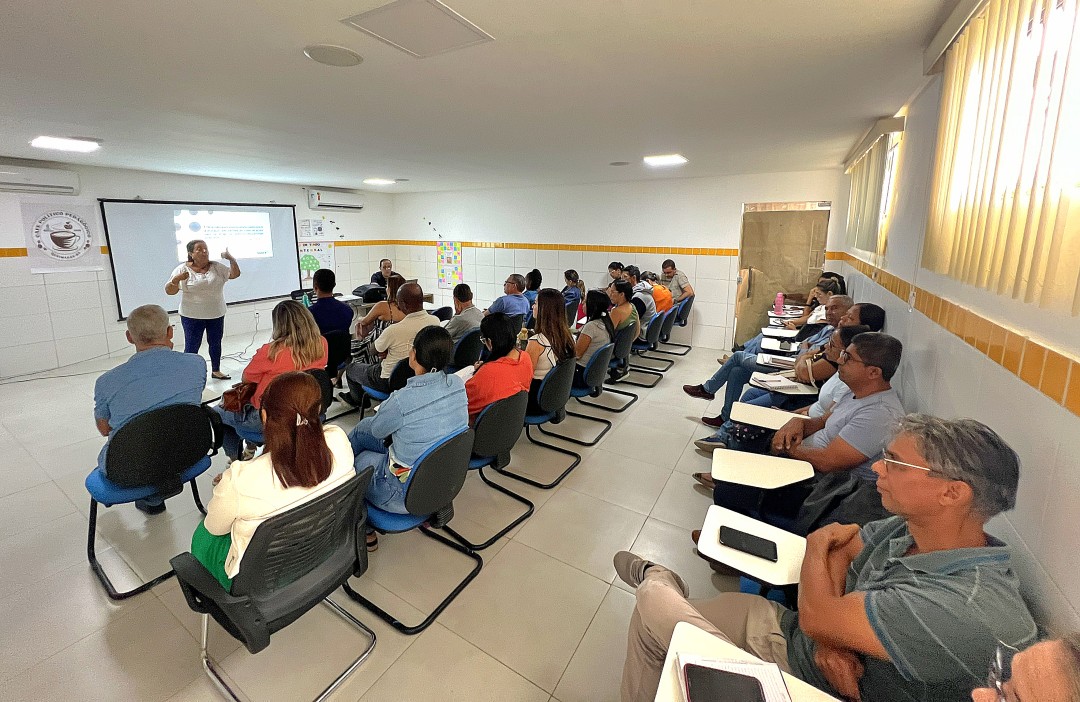 SEMEQ promove formação para elevar resultados do SABE/SAEB em Queimadas