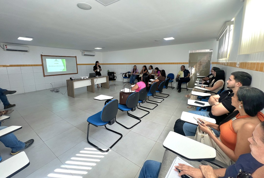 Profissionais de Saúde de Queimadas participam de capacitação sobre Programa Mais Especialistas e E-SUS Regulação